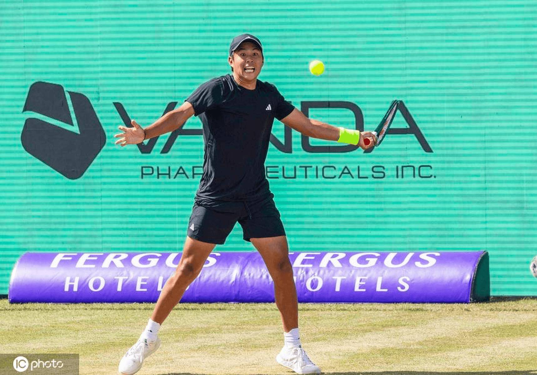 网球选手爆冷获胜,专家预测失准 网球选手爆冷获胜,专家预测失准