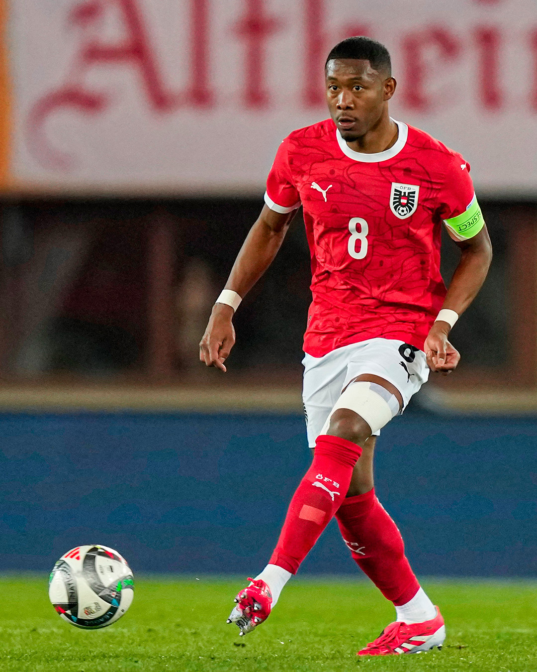 塞维利亚险胜曼联，孙兴慜高光表现的简单介绍