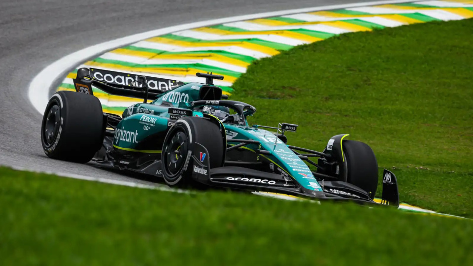 索伯车队轻取梅赛德斯，塞恩斯状态火热