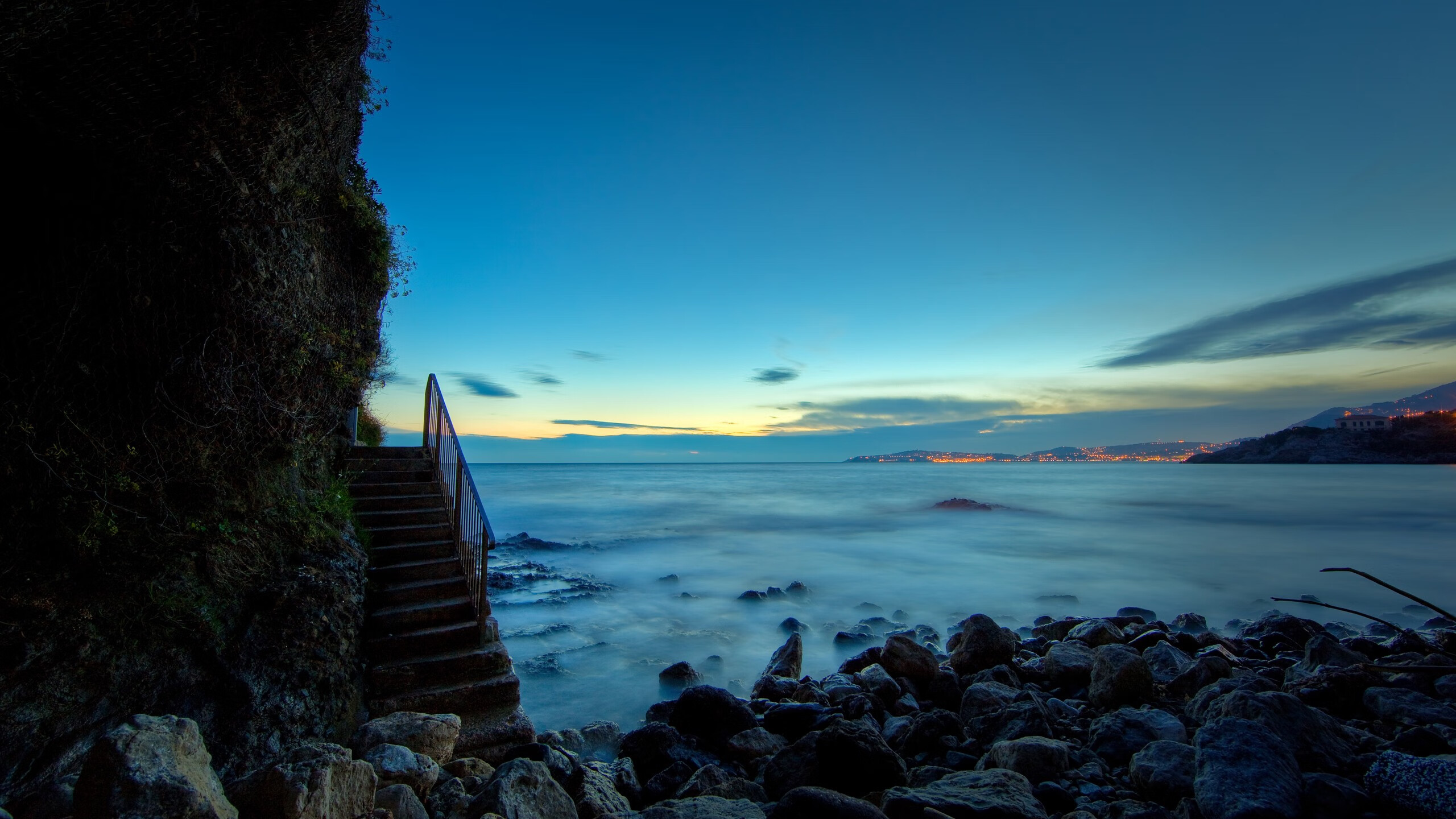 双星耀东西，库里魔幻夜与上海滩的坚韧鹰击